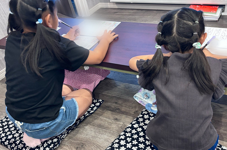 こども書道コースの稽古の様子